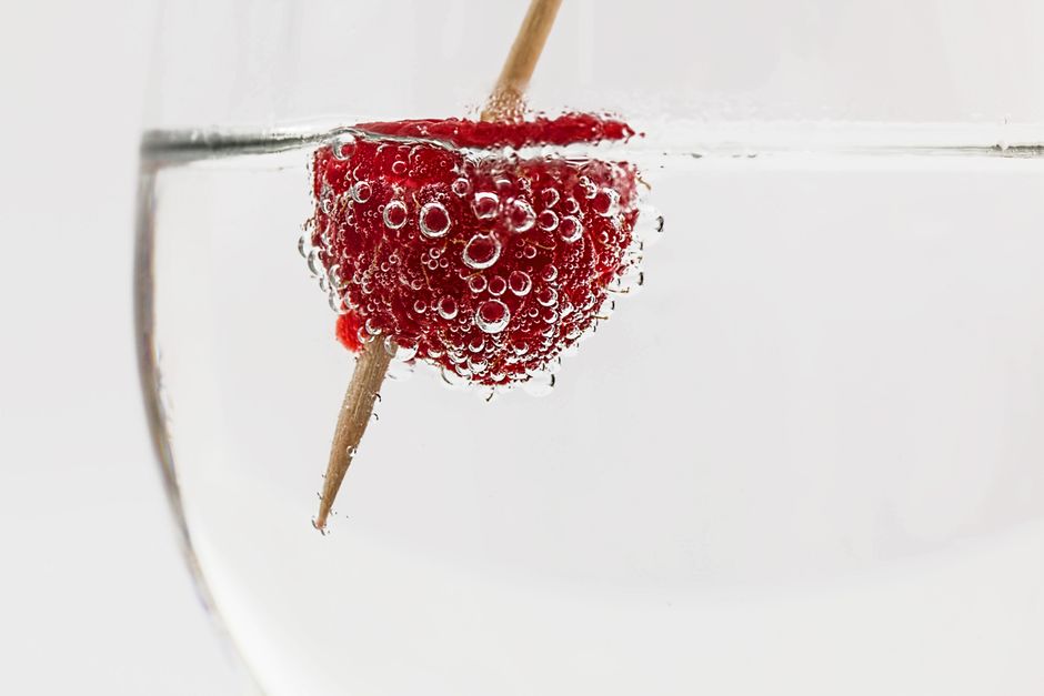 The Vinegar Cleaning Trap: Why Your Acidic Shortcut Is Dulling Your Home