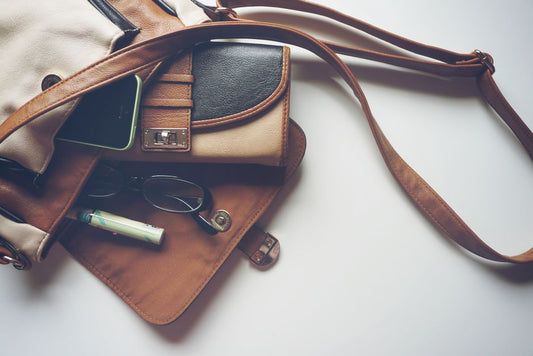 How to Organize a Purse to Maximize Space