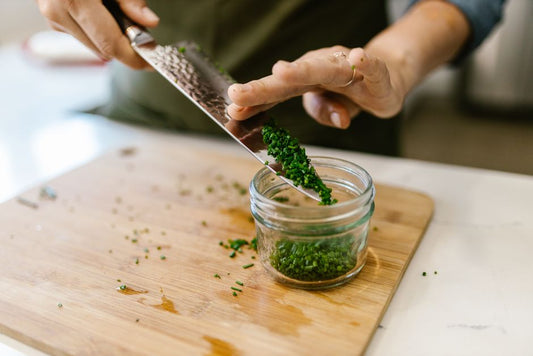 The Solo Chef's 30-Minute Kitchen: Essential Tools and Smart Systems for Fast, No-Waste Cooking for One