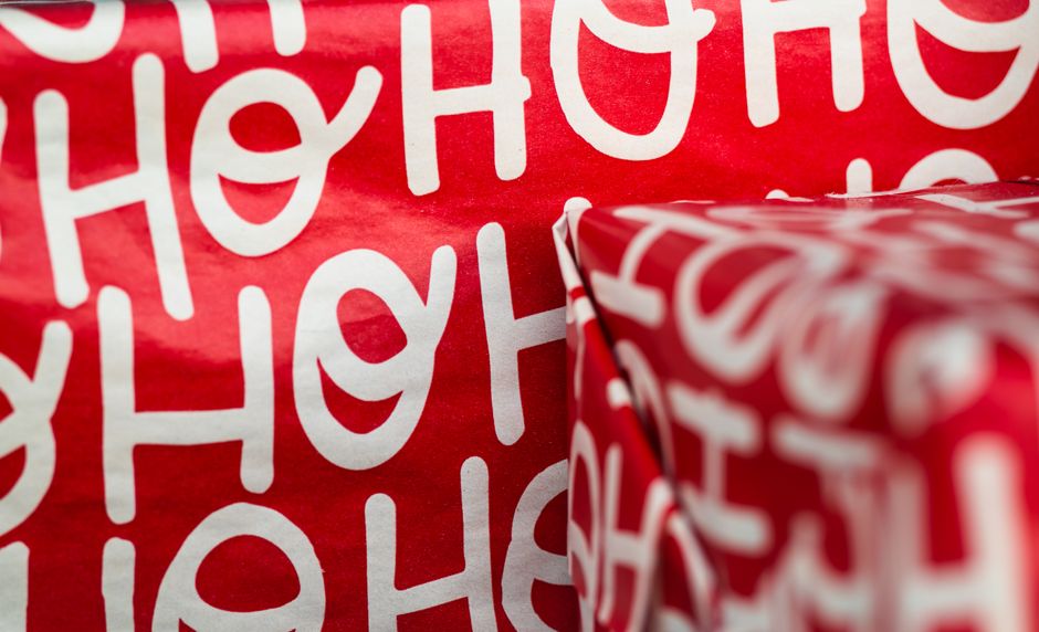 Reusable Gift Wrap vs. Disposable Paper: When Does Rewrapping Actually Pay Off?