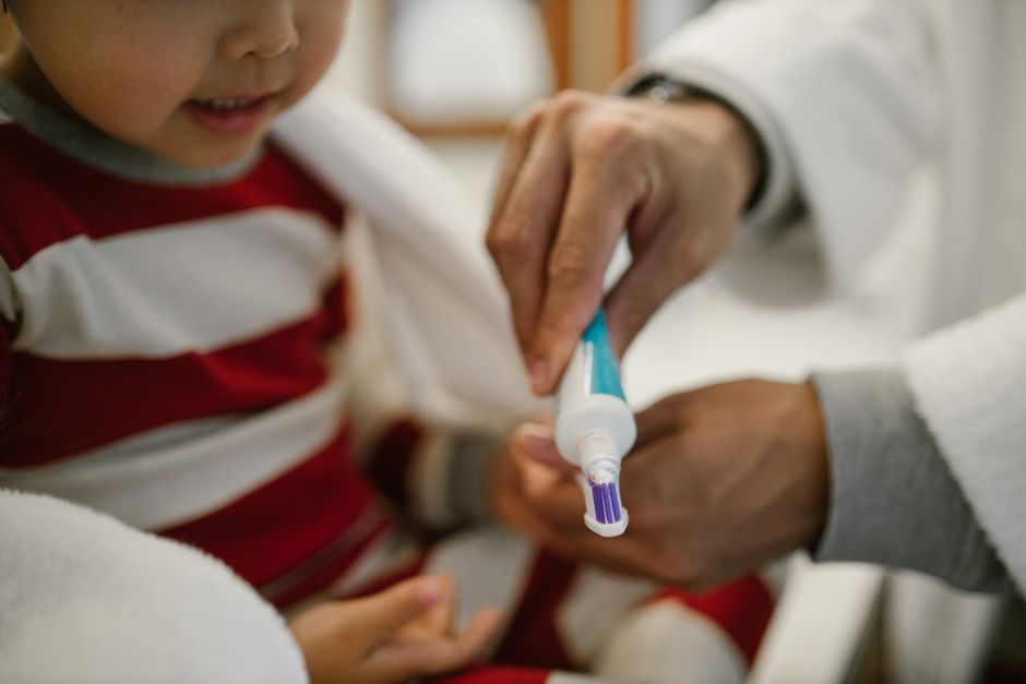 Electric Toothbrush Care: How to Keep It Clean and Working Without Professional Help
