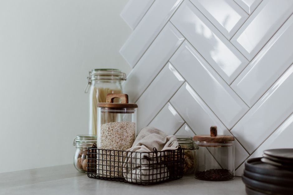 How to Organize a Small Apartment Kitchen with Minimalist Storage Solutions