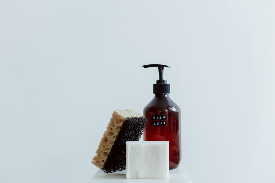How to Make Your Own Natural Cleaning Products for a Zero Waste Home