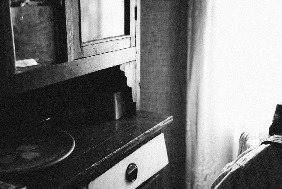 Why Cabinet and Shelf Repairs in Older Homes Behave Differently