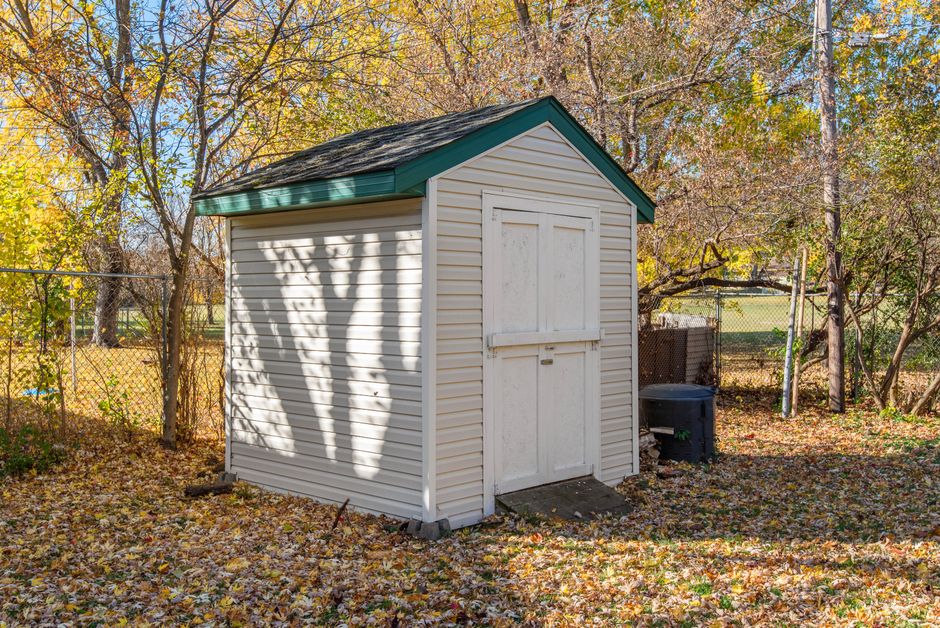 Why Garden Sheds Rot at the Bottom First: Understanding the Moisture Path in Small Outbuildings