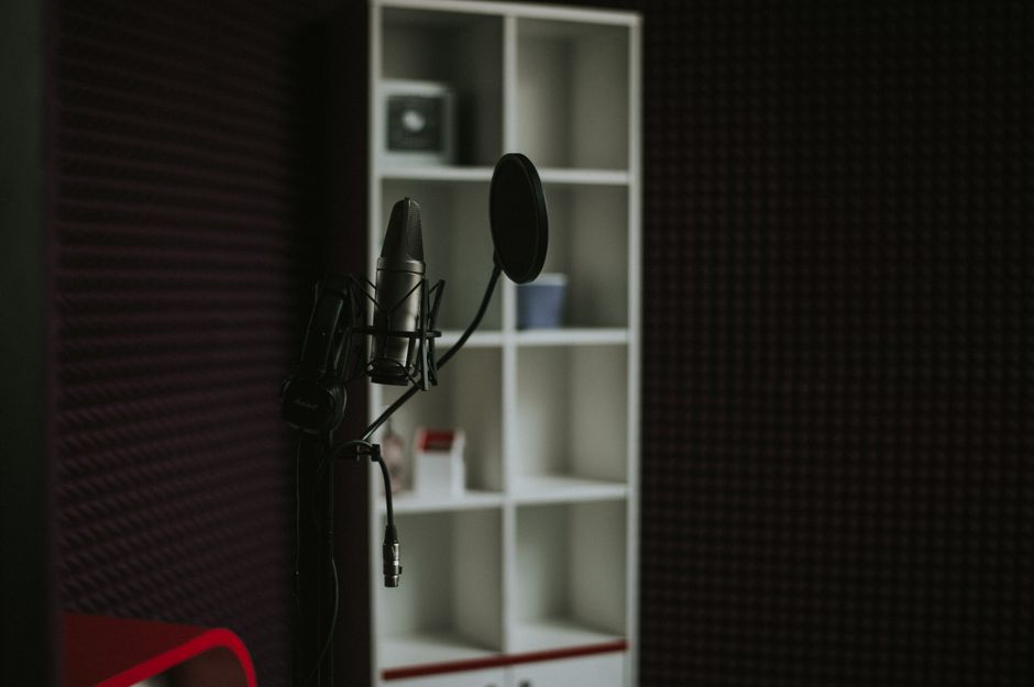 Quiet Down: A Weekend Guide to Soundproofing a Room