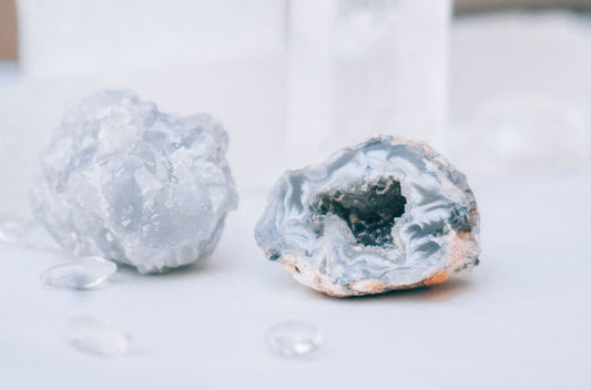 Does Static Charge Really Make Stone Surfaces Collect More Dust?
