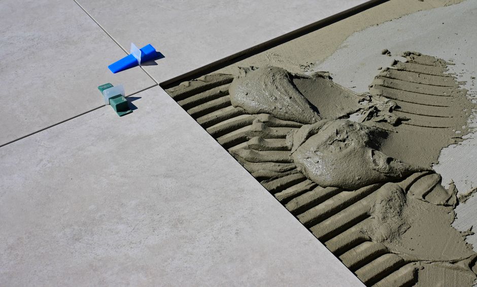How to Clean Tile Floors and Grout Without Damaging Them: A Complete Guide for Renters