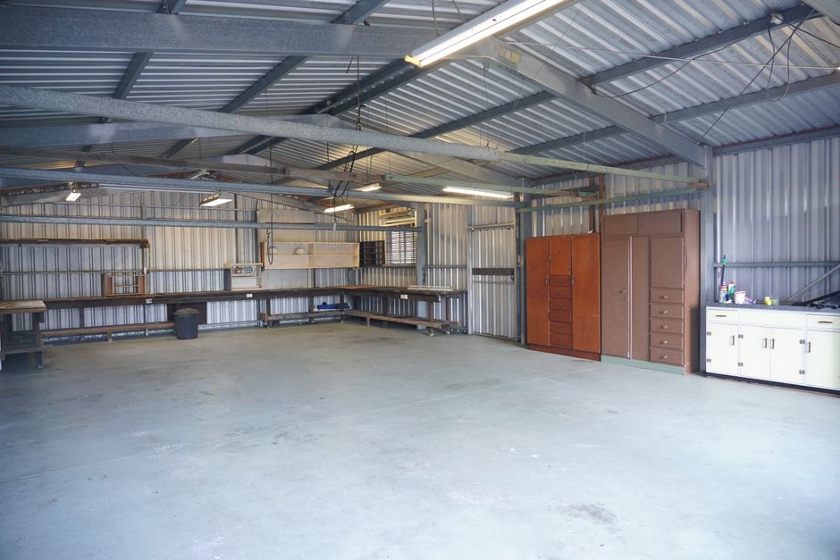 The Minimalist Garage: How to Organize Without Overstuffing