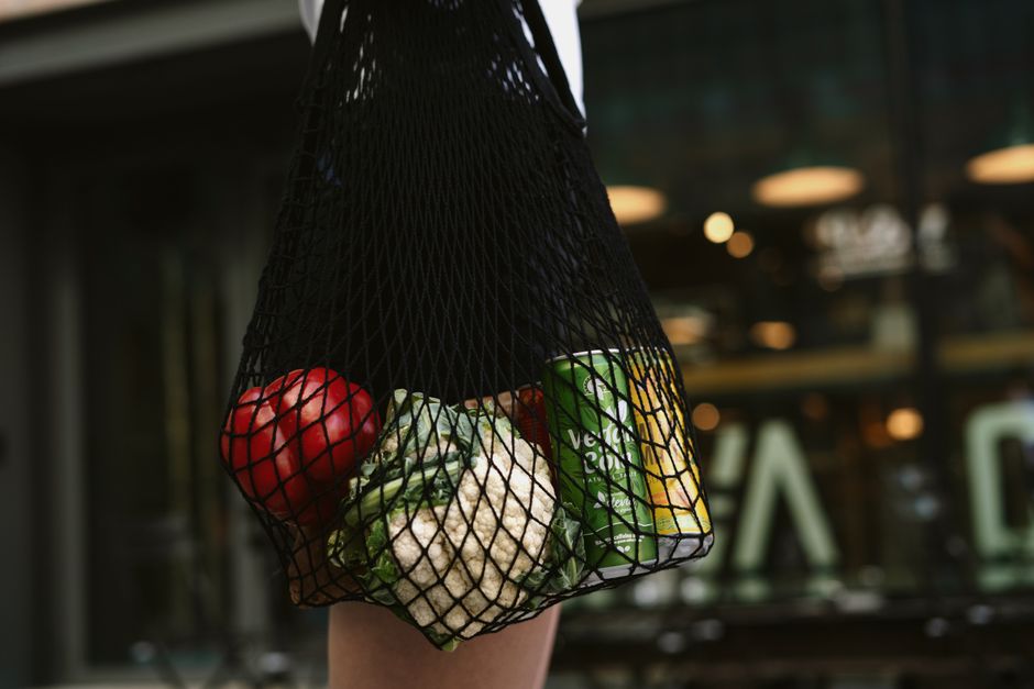 DIY Plastic-Free Grocery Shopping: Smart Swaps and Habits That Actually Cut Waste