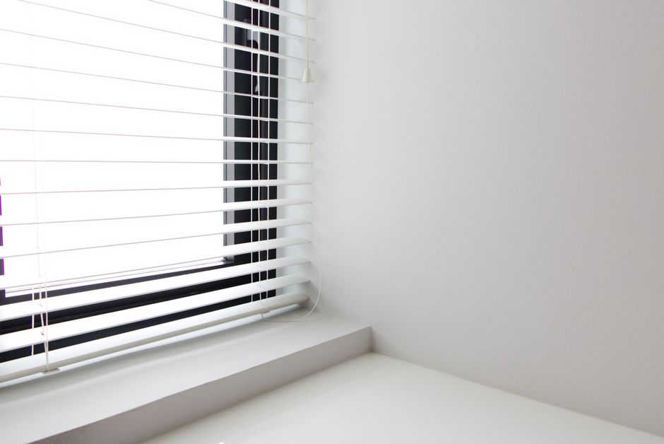 The Complete Guide to Natural DIY Blinds Cleaning: Vinegar, Baking Soda, and Beyond