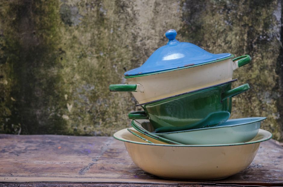 Why Enameled Cookware Stains and Discolors Even When It Is Clean