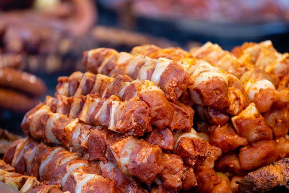 Why Marinades Only Penetrate the Surface: A Cause-Based Guide to Flavor, Texture, and Timing