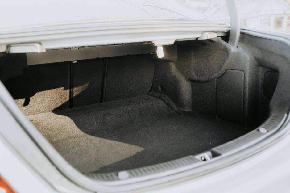 Car Trunk Visibility vs. Visual Clutter: Why a Loose Cargo Area Fails and What to Do Instead