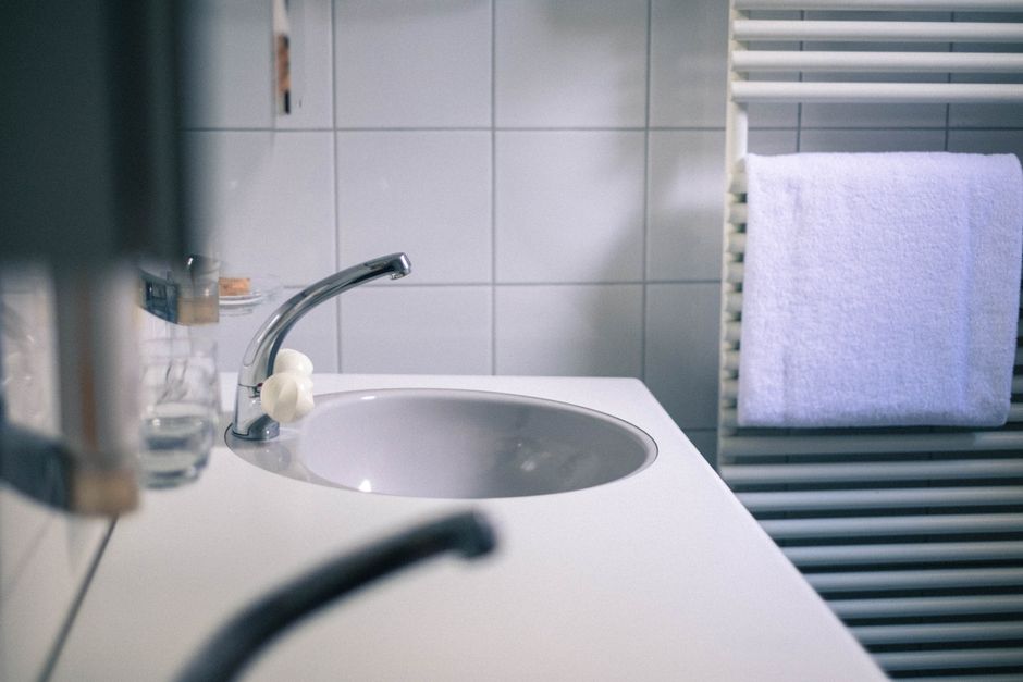 Why Does My Bathroom Smell Like Sewer? A Pro's Guide to Finding and Fixing the Source