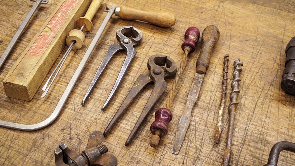 The Complete Guide to Restoring an Old Deck: Essential Tools and Repairs for Historic Homes