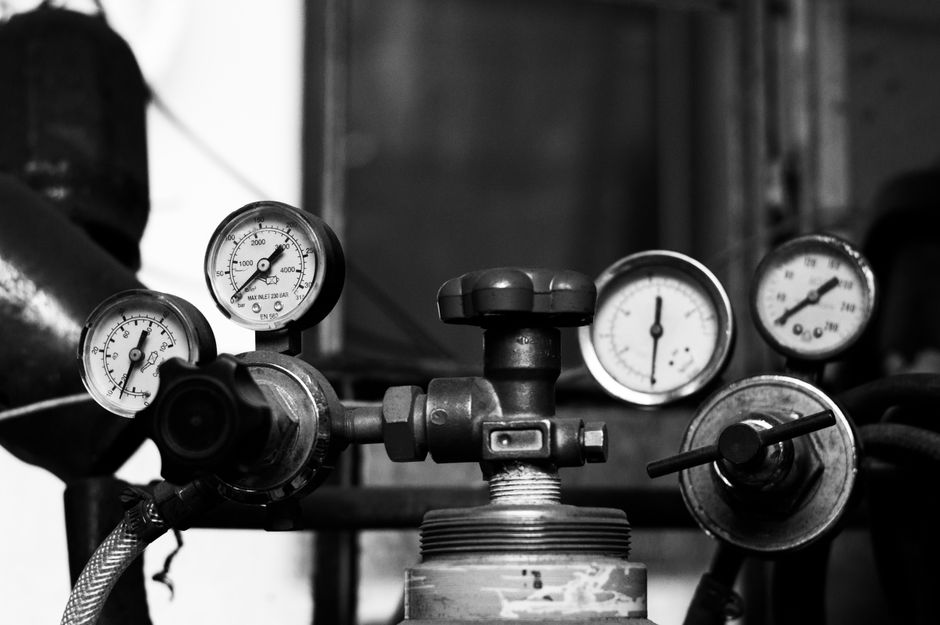 Why Small Pressure Cooker Maintenance Matters: Seals, Valves, and the Mechanics of Held Pressure