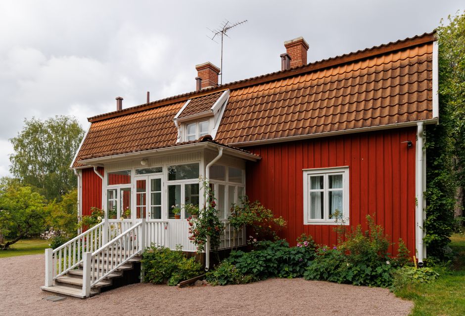 How to Repair a Gable Vent Soffit: A Beginner's Step-by-Step Guide