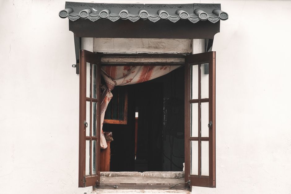 Why Window Screens Fit Differently in Older Homes Than Modern Ones