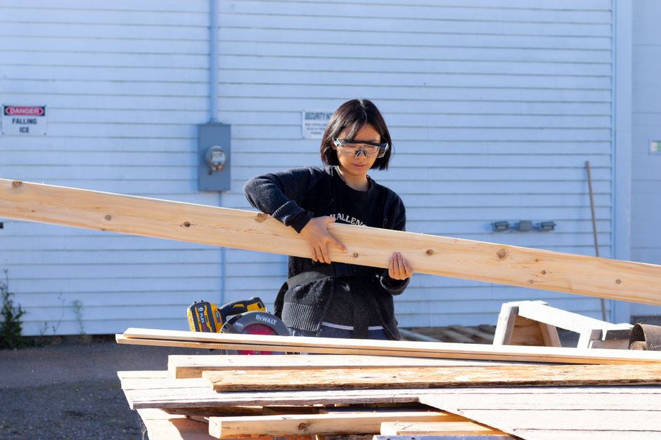 Hand Tool or Power Tool for Seasonal Wood Movement: Which One Protects the Work