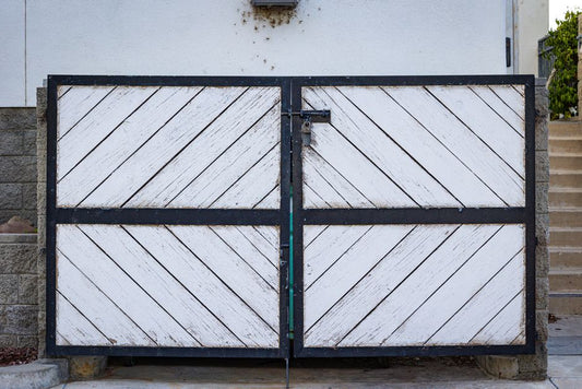 Why Your Squeaky Gate Hinge Keeps Grinding and How to Fix It for Good