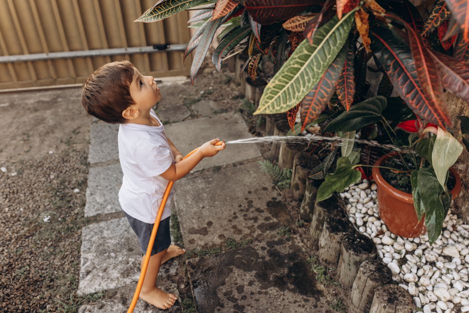 Watering Right: A Fun and Easy Guide to Garden Watering Systems for Kids