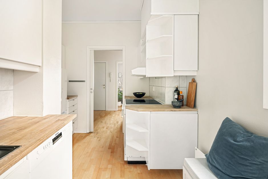 Usable Storage in Small Apartments: Why Filling Every Space Backfires
