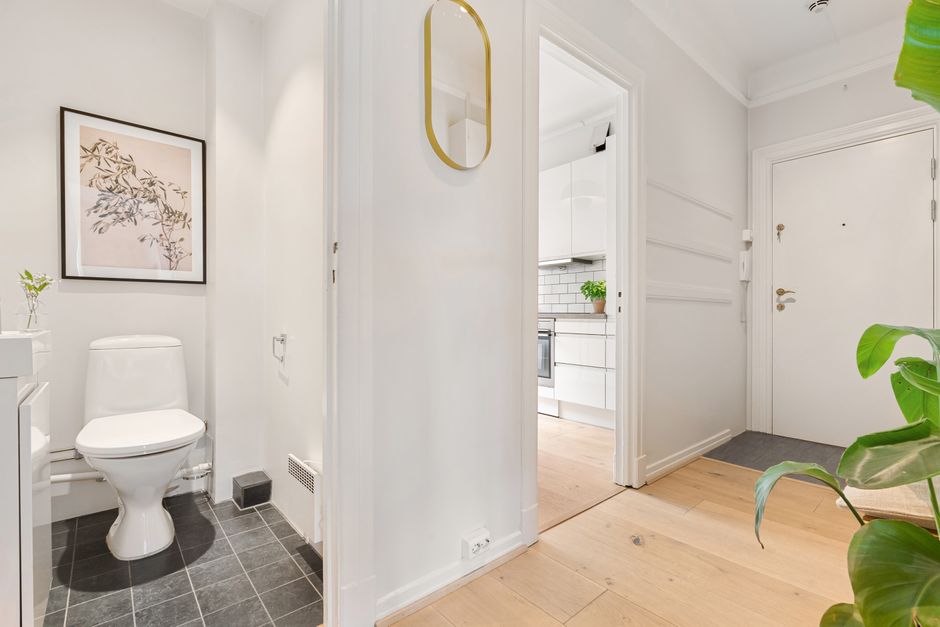 The Entryway Capacity Trap: Why Filling Every Inch Makes a Space Work Worse