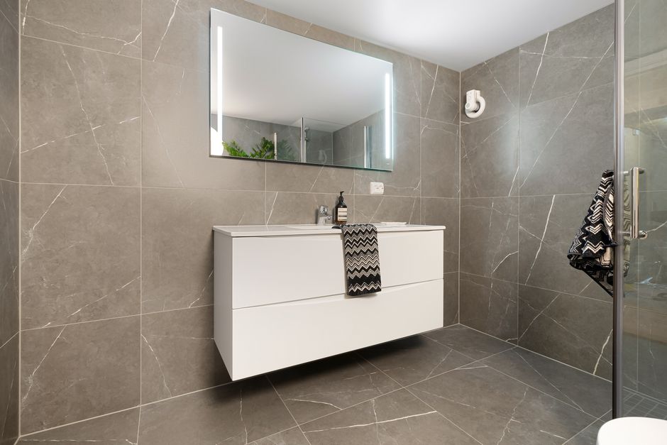Why Your Bathtub Grout Keeps Cracking and How to Fix It for Good