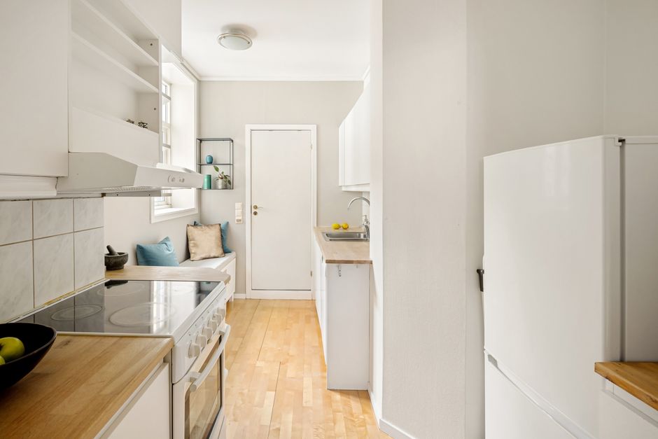 Why a Refrigerator Compressor Sounds Different in a Rental Kitchen