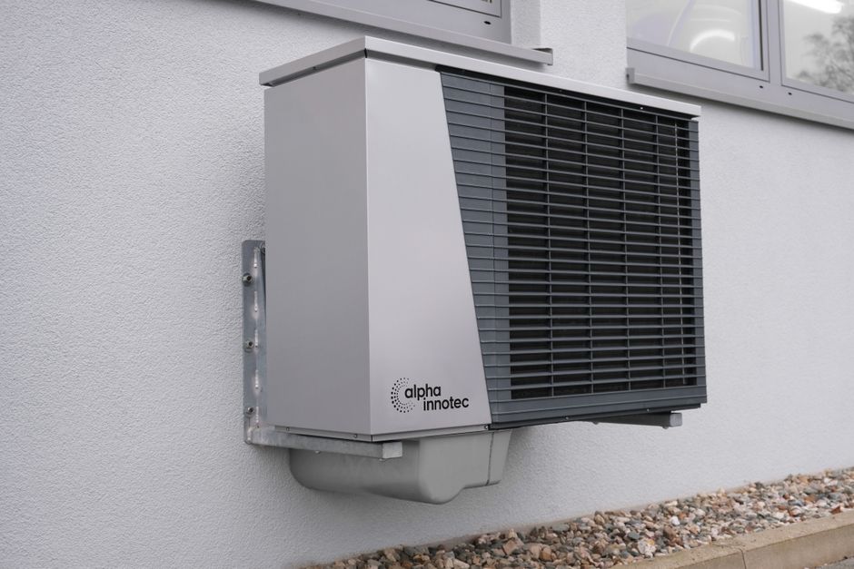 Heat Pumps and the Efficiency Paradox: When Does Replacing a Heating System Actually Lower Household Emissions?