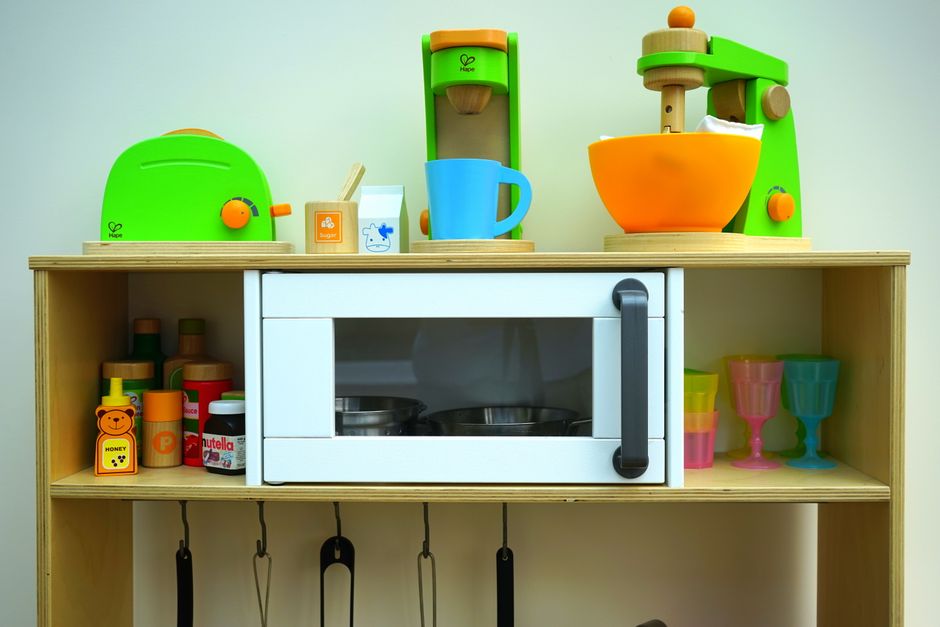 How to Clean a Microwave with Kids at Home: Safe, Fast, and Kid-Proof Methods