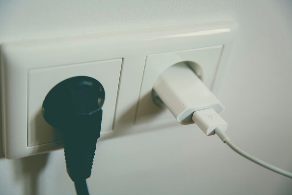 Do Electric Toothbrush Chargers Really Waste Power When Left Plugged In?
