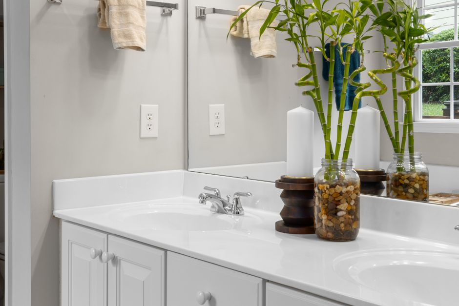 Bathroom Storage Mistakes: Why Your Bathroom Looks Cluttered and How to Fix It