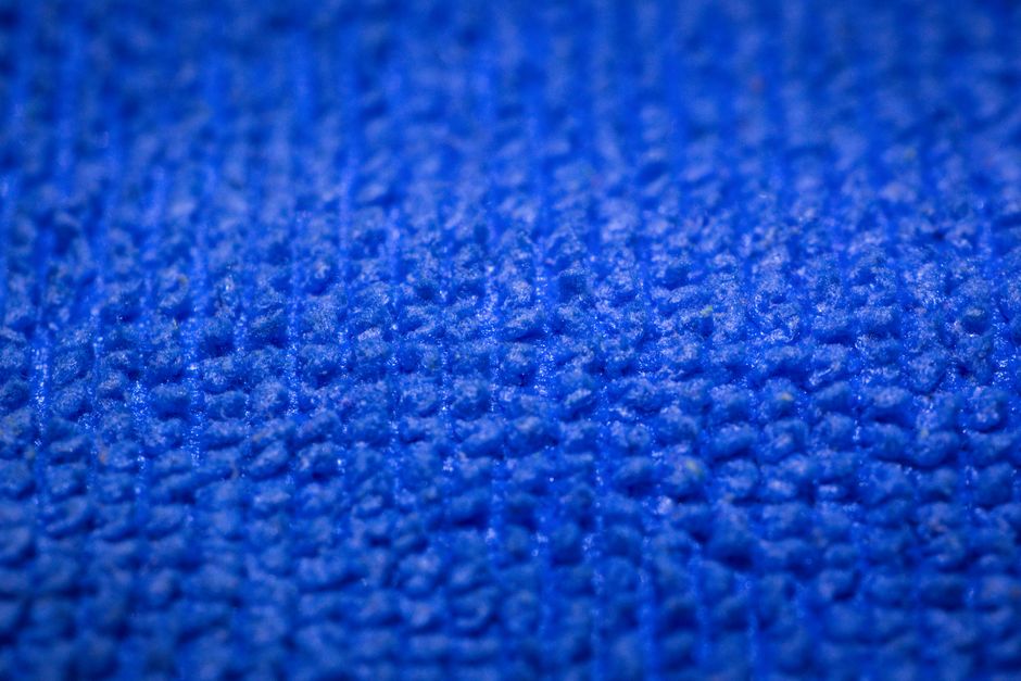 Why Microfiber Cloths Can Scratch, Streak, or Fail: Fabric-to-Surface Compatibility Explained