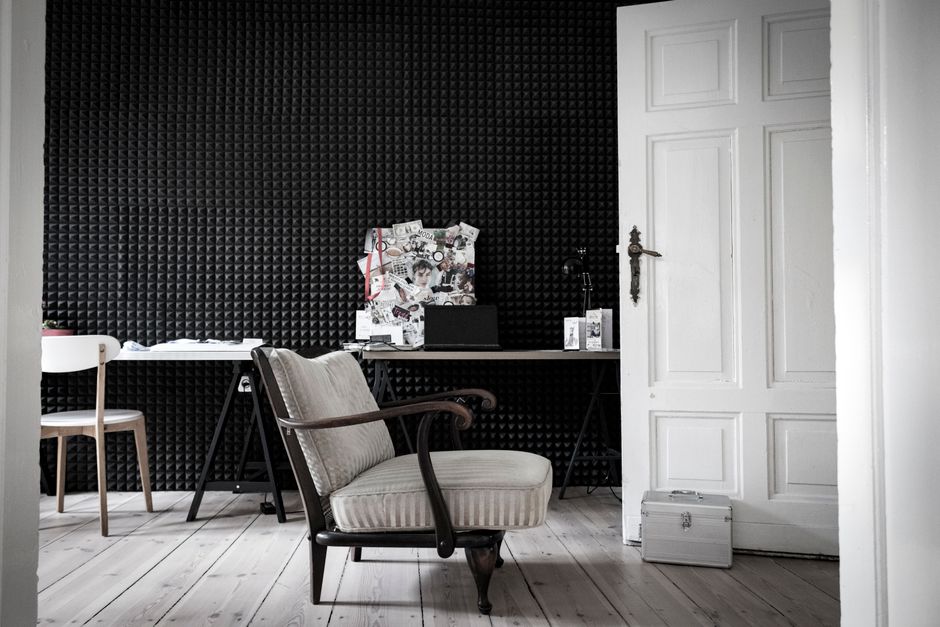 How to Soundproof a Home Office Apartment Without Damaging Walls