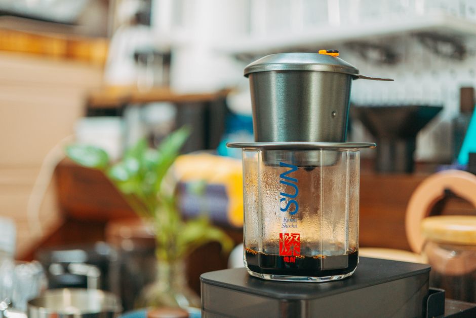 Why Drip Coffee Tastes Weak or Bitter: The Physics of Extraction in a Drip Brewer