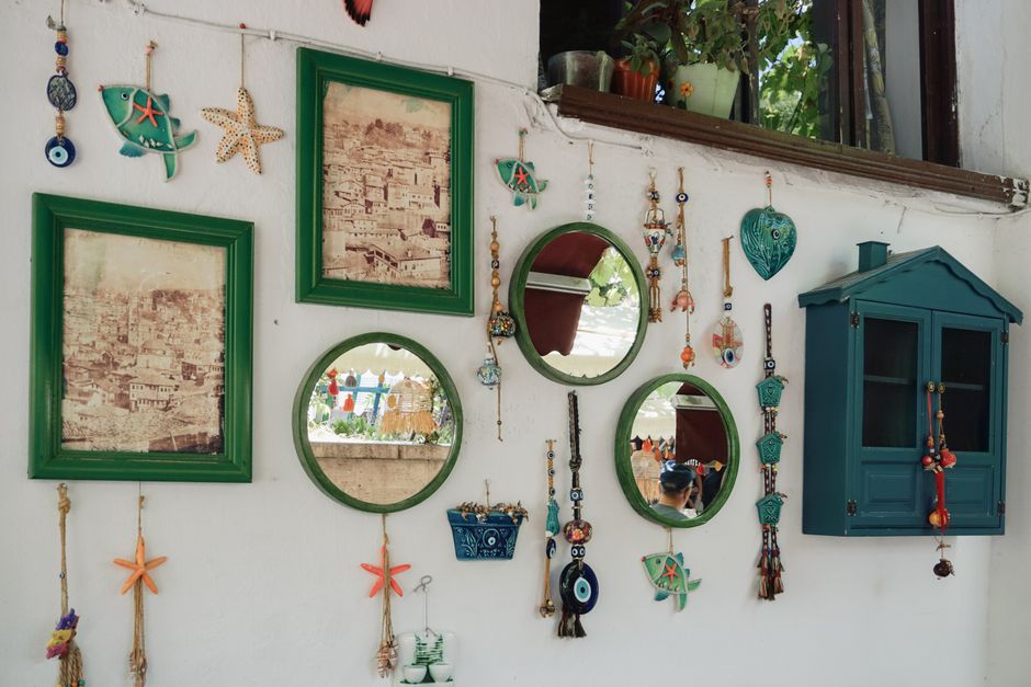 How to Hang Mirrors and Artwork in Under an Hour: A Complete Guide