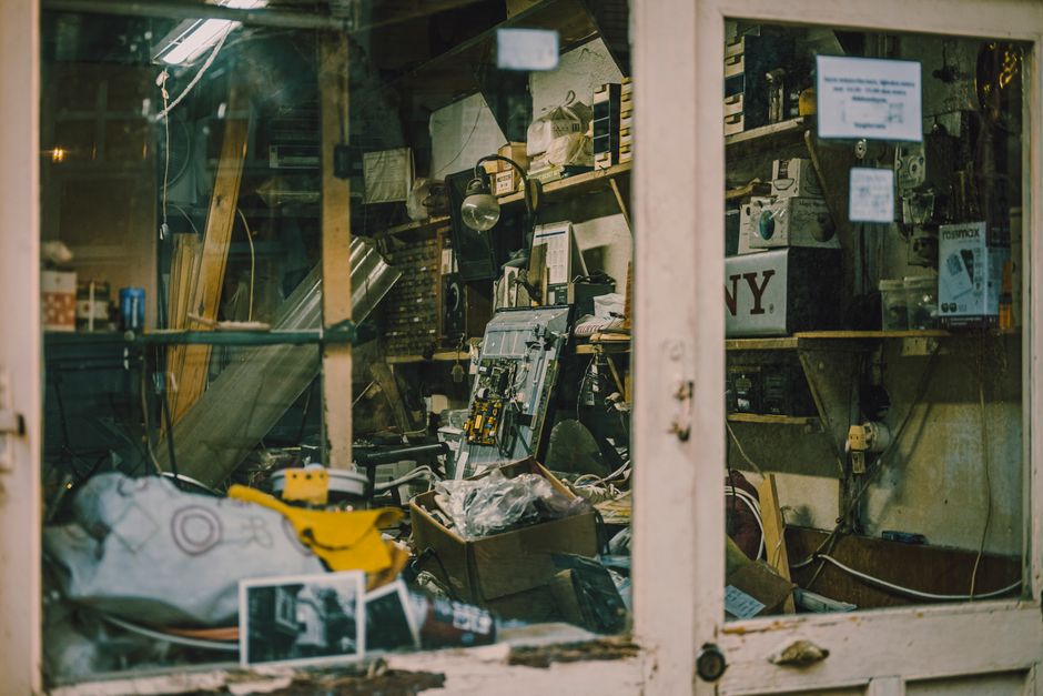 Decluttering First: The Real Fix for Overflowing Storage Spaces