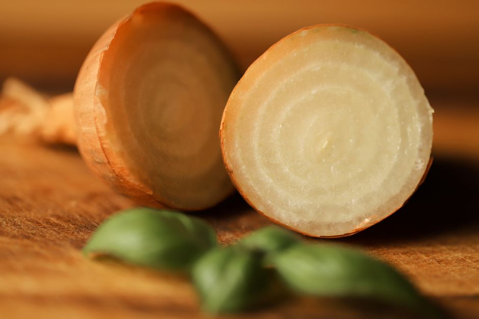 How to Prevent Onion Tears Without a Fancy Gadget: The Cold Water Hack