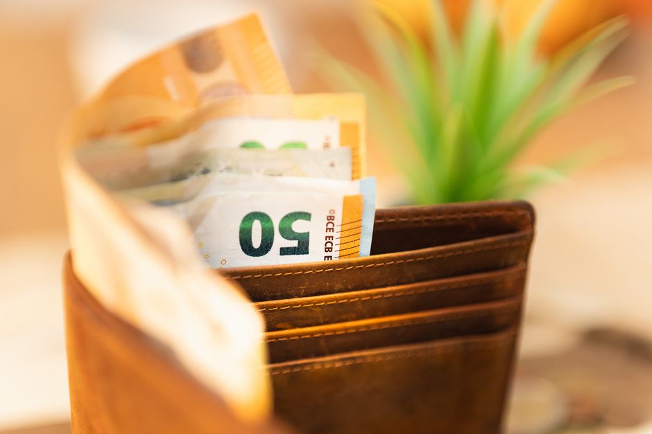 How to Actually Save Money with Beeswax Wraps (and Avoid the Wasteful Swap Trap)
