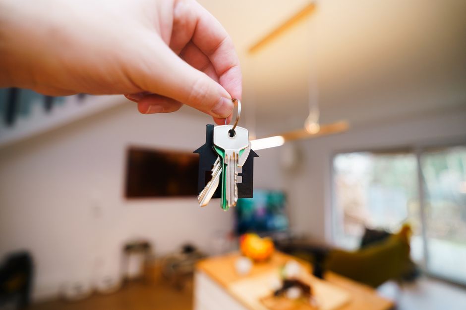How to Clean Without Damaging Rental Property: A Complete Guide for Tenants