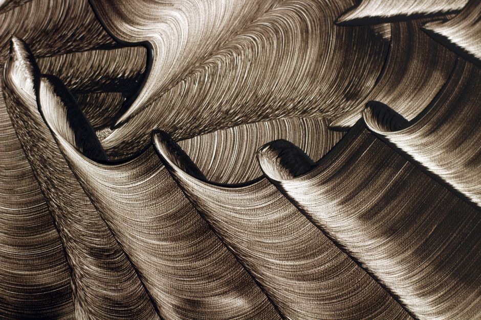 Why Random-Orbit Sanding Produces Swirl Marks While Straight-Line Work Does Not