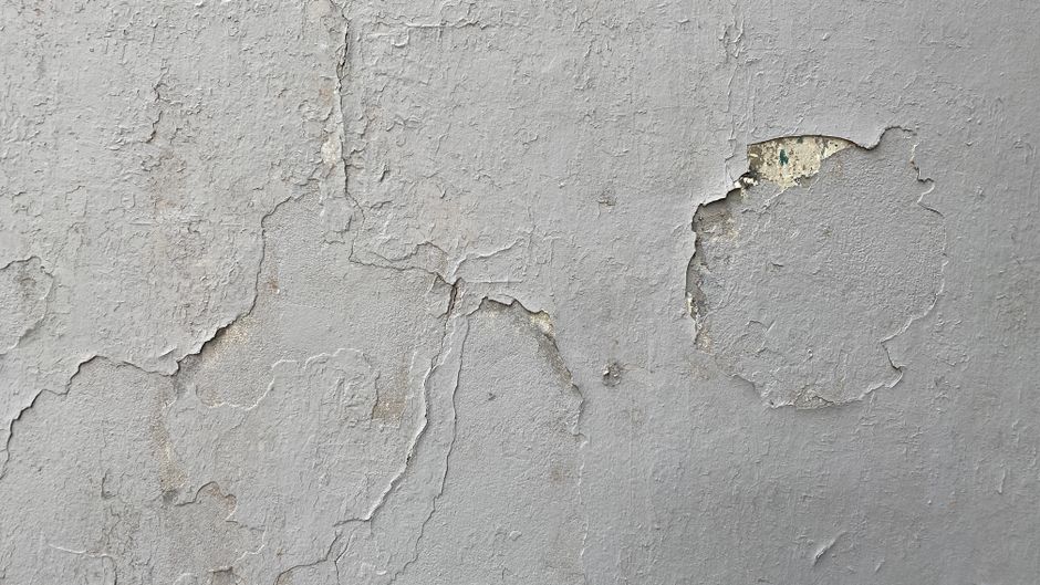 7 Common Drywall Repair Mistakes That Guarantee a Repeat Crack