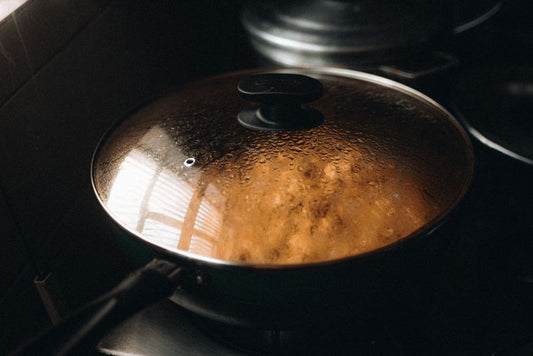 Covered vs. Uncovered Cooking: How the Lid Changes Heat, Moisture, and Texture
