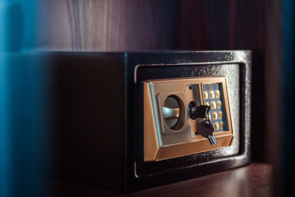 Renter-Safe Cleaning: How to Remove Stubborn Buildup Without Losing Your Deposit