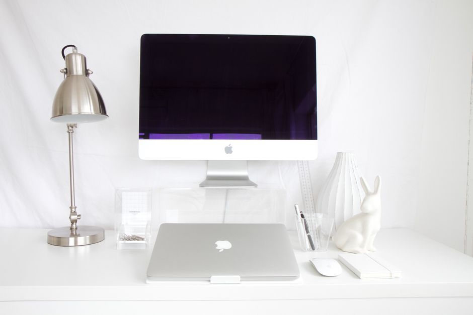 How to Maximize Space on Your Desk Without Losing the Surface