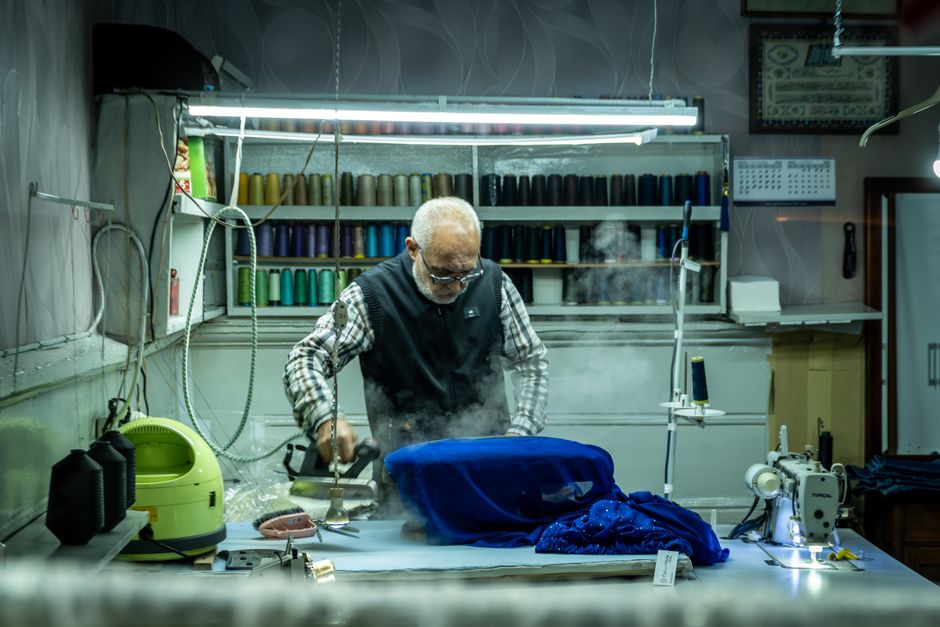 How Does a Steam Iron Actually Work and Why Does It Stop Making Steam?