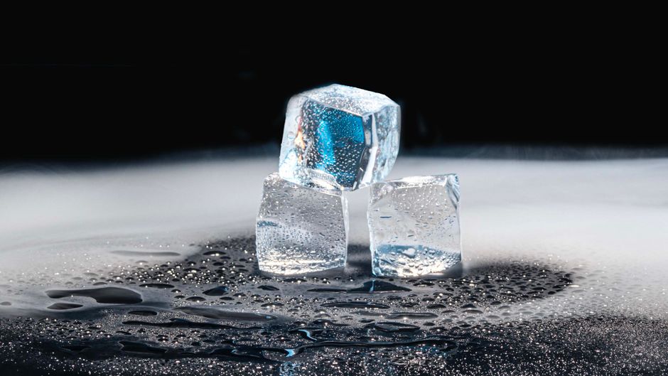 How to Fix a Refrigerator That Won't Defrost