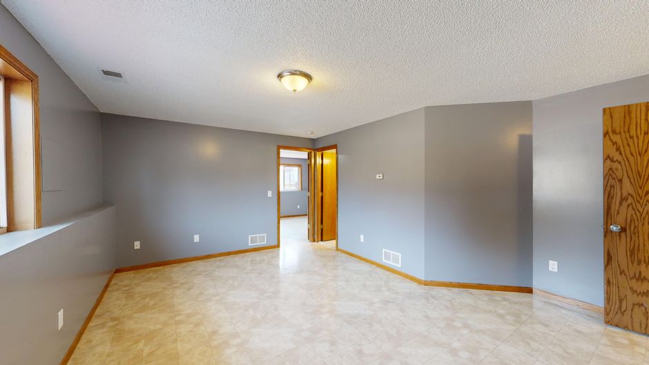 Which Tool Actually Cuts Baseboard Cleanly Without Chewing the Wall?